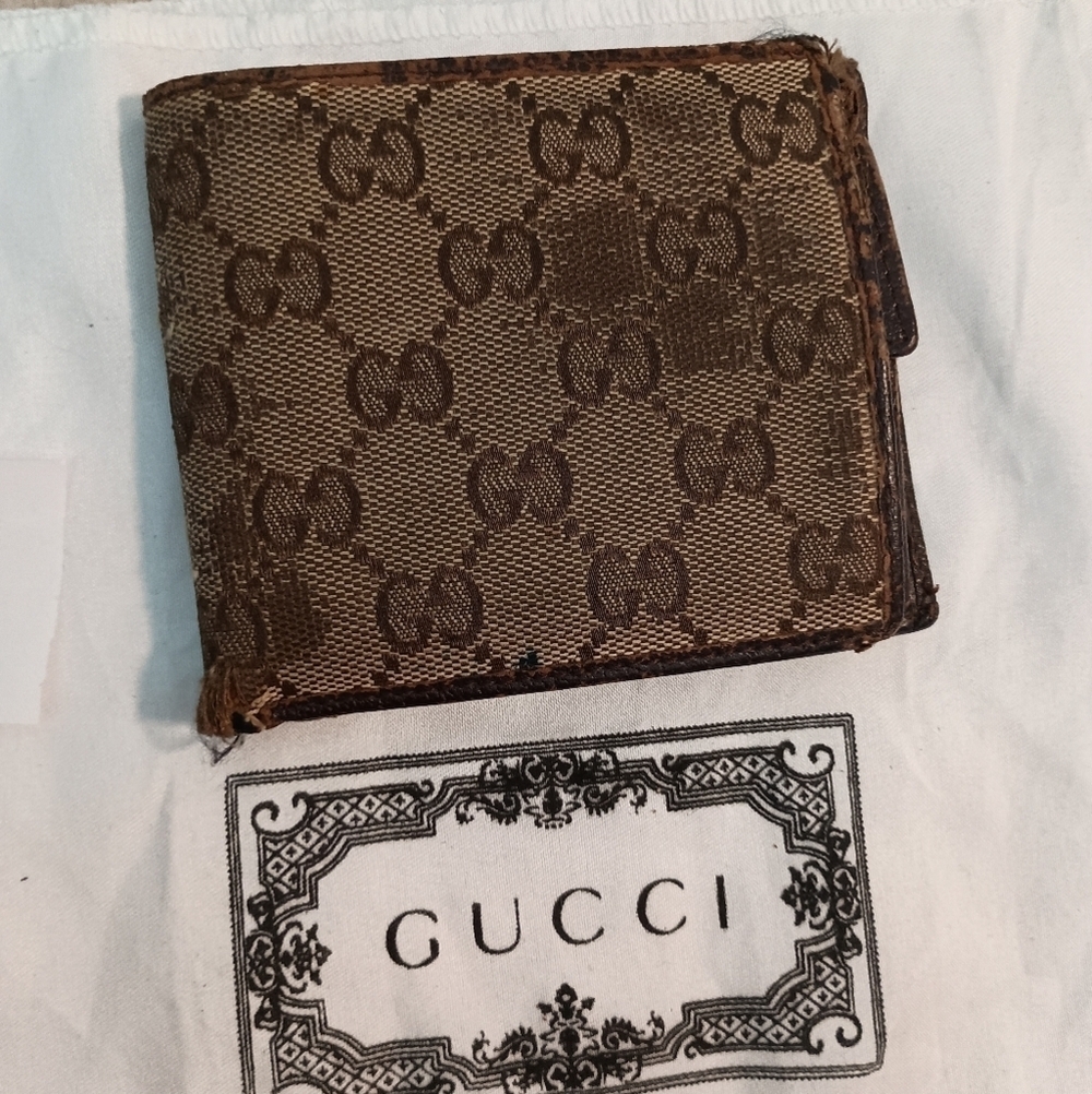 GUCCI GG Logo PVC Leather Bifold Wallet